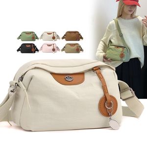 بسعر الجملة حقيبة هاتف نسائية خفيفة الوزن من النايلون Crossbody سعة كبيرة حقيبة عصرية بسحاب - Product Image 1