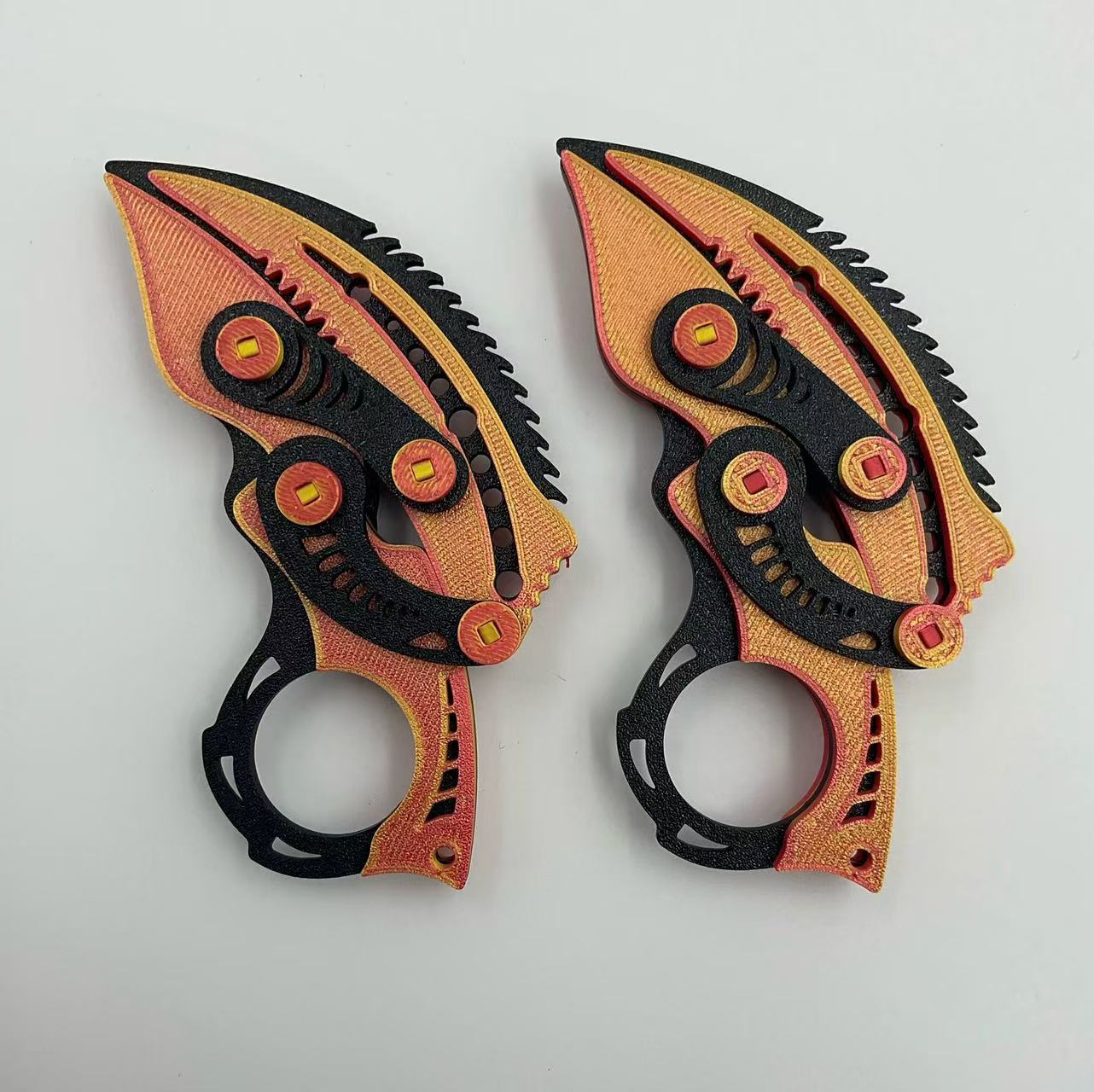 Couteau griffe de cyberdragon rouge-noir doré