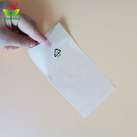 Sac en plastique givré de haute qualité en CPE souple avec poche plate pour accessoires