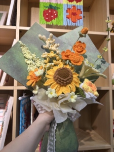 Ramo de Libélulas de Ganchillo, Ramos de Flores de Ganchillo Rosados y Rojos, Arreglo Floral Eterno Hecho a Mano, Regalo Elegante <span class=keywords><strong>para</strong></span> Mamá - Product Image 2