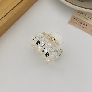 Pinza de Pelo de Plástico con Diseño de Oso Adorable para Cola de Caballo Alta, Novedad PL - Product Image 2