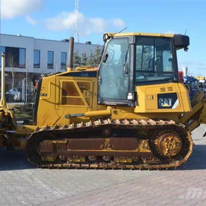 Topadora de Orugas Komatsu D6K Usada Original, Modelo 2022, Motor Cummins de 160HP, Capacidad de Nivelación de 8.6m, Alta Calidad a Precio Económico - Product Image 1