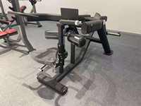 Machine de musculation commerciale robuste et sécurisée pour triceps, dips, press de poitrine et extensions dorsales assises, avec système de charge à disques réglable