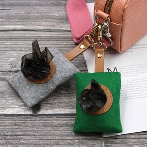Dispensador de Bolsas para Excrementos de Perro a Granel, Contenedor de Fieltro Ligero con Llavero para Mascotas al Aire Libre - Product Image 1