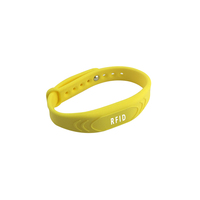 Bracelet NFC en silicone souple personnalisé couleur Pantone réutilisable avec puce RFID NTAG 216 888 octets pour spa et parc aquatique
