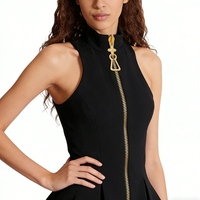 Robe courte noire sans manches à col montant pour femme - Robes de soirée élégantes et formelles avec détail de fermeture éclair dorée Sehe Fashion