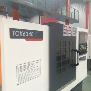 เครื่องกลึงแนวนอนรุ่น TCK6340S สำหรับงานหนัก พร้อมแท่นเอียงแบบอัตโนมัติ แกนหมุนเดี่ยว สำหรับงานโลหะ - Product Image 3