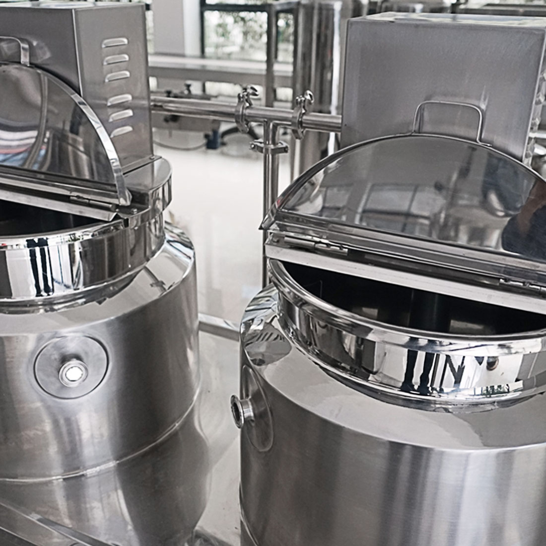 Special Hot Selling Cream Mixer Cosmetic Machine 100 L Vacuum Emulsifying Mixer Vacuum Homogenate Machine