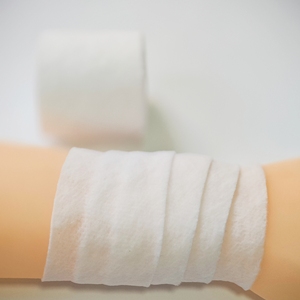 แผ่นรองเฝือกแบบสังเคราะห์สำหรับการแพทย์ แผ่นรองเฝือกโพลีเอสเตอร์สำหรับออร์โธปิดิกส์ ผ้าพันแผลรองเฝือกแบบผ้าฝ้ายสำหรับออร์โธปิดิกส์ - Product Image 6