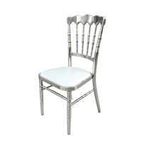 Chaises Chiavari Napoléon en métal argenté en gros à vendre – Mobilier pour banquets et événements