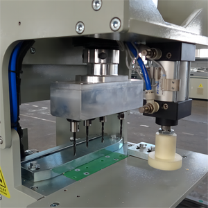 เครื่องเจาะพาเลทแบบอัตโนมัติ CNC สองหัว รุ่น FENGKAI SF4022 ขนาด 195-205 มม. 200 ชิ้น/ชม. ระบบ PLC มาตรฐาน CE ISO - Product Image 2