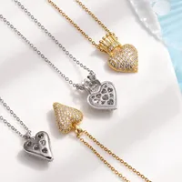Classique brillant Zircon couronne amour pendentif collier pour femmes Vintage chaîne en acier inoxydable à la mode coeur forme bijoux accessoires