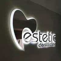 RFQprint Tanda Toko Luar Ruangan Mewah Custom Beriluminasi, Huruf Saluran Merah Terverifikasi, Tepi Logam Akrilik 3D LED untuk Iklan