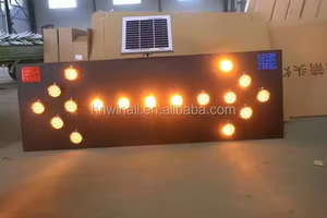 Segnale Luminoso a Freccia LED Lampeggiante per Sicurezza Stradale, Pannello Solare per Avvisi di Traffico - Product Image 5