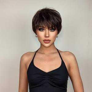 Peluca Corta y Lisa para Mujer Dm29 15, Color Marrón Oscuro/Negro, Fibra Kanekalon, Línea de Cabello Natural, Encaje Transparente, Peluca Completa - Product Image 3