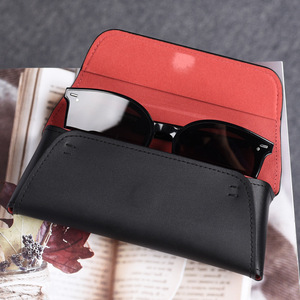 <span class=keywords><strong>Étui</strong></span> <span class=keywords><strong>à</strong></span> <span class=keywords><strong>lunettes</strong></span> rétro hommes et femmes <span class=keywords><strong>lunettes</strong></span> de soleil <span class=keywords><strong>lunettes</strong></span> boîte de rangement pliant en cuir personnalisé PU <span class=keywords><strong>étui</strong></span> <span class=keywords><strong>à</strong></span> <span class=keywords><strong>lunettes</strong></span> de soleil - Product Image 5