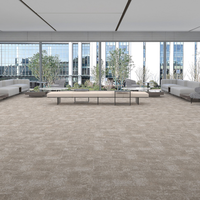 Tapis moderne direct d'usine Tufté en nylon doux Tuile de tapis Support en PVC Exposition Restaurant Hôtel Tuiles de tapis ignifuges