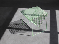 Bâtiment en fil métallique, table basse rose, de haute qualité, directement au salon, magazine, fil métallique