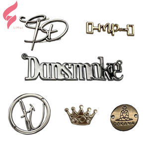 Индивидуальный дизайн бейджей, табличка с биркой, небольшая брендовая этикетка с тиснением, выгравированный бумажник для одежды, табличка, письмо, сумка, металлический логотип - Product Image 4