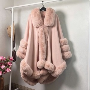 Cape-châle pour femme à bordure en fausse fourrure, ouverte sur le devant, coupe oversize, avec col et poignets, pour l'hiver et les occasions décontractées ou de fête - Product Image 2
