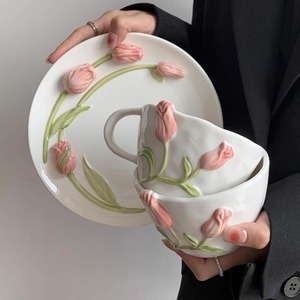 Caneca de Café Cerâmica Vintage 3D com Design de Tulipa em Relevo Pintada à Mão e Prato com Alça 250mL Design Fresco e Fofo para Casa - Product Image 3