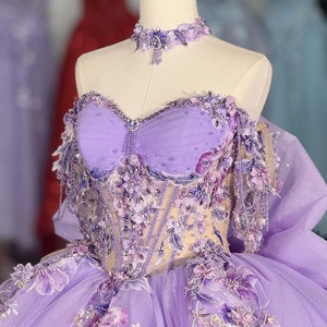 Robe de bal Quinceañera Jancember Dy6947 lavande avec appliques florales 3D, décolleté cœur, épaules dénudées, corset à collier ras-du-cou et jupe en tulle - Product Image 2