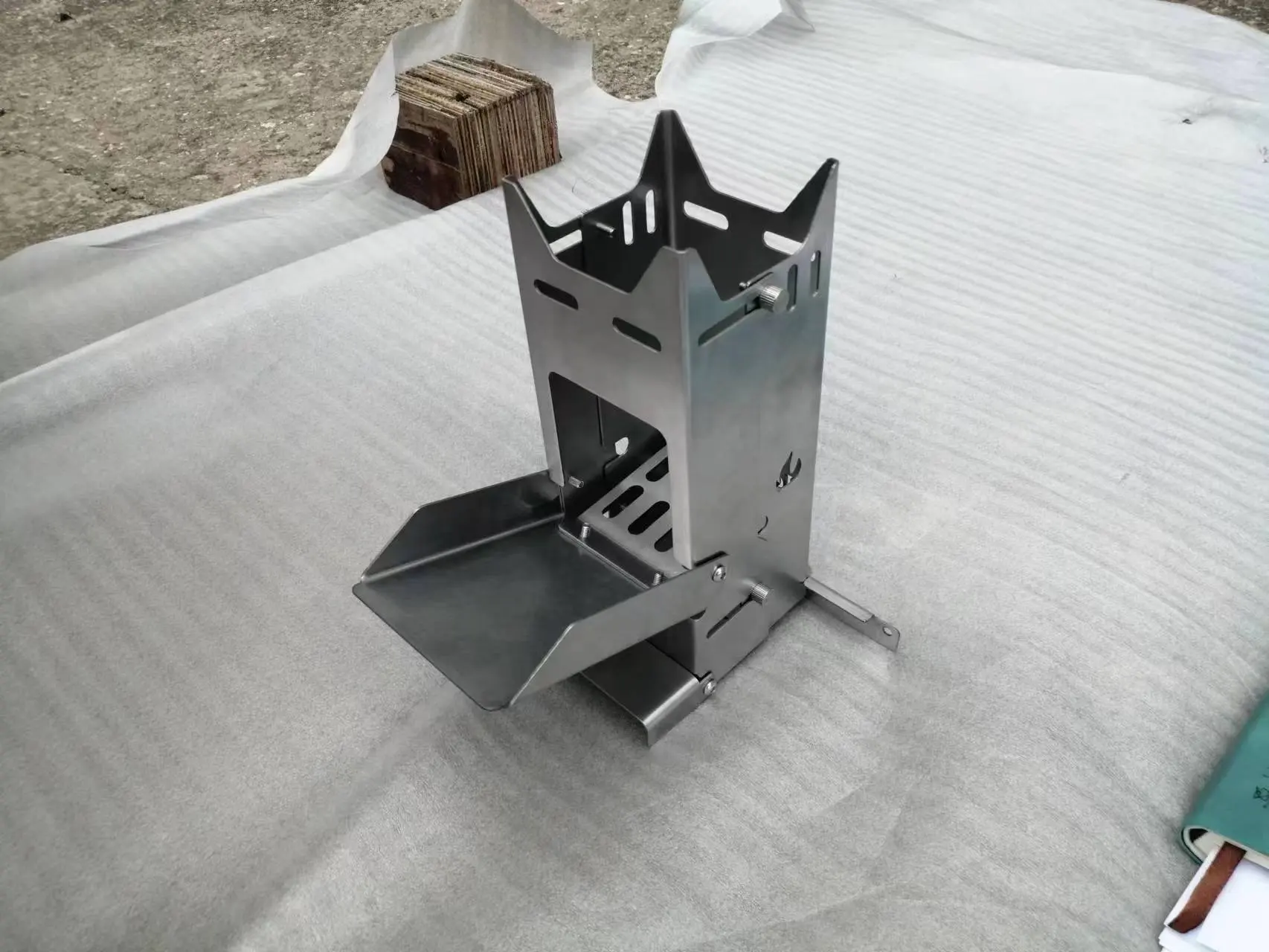 調理キャンプ用の最新のロケットストーブミニポータブル & 取り外し可能なペレットストーブ
