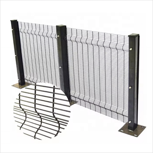 Maille de sécurité 358 noire, verte, grise, clôture de prison 358, clôture haute sécurité à vue dégagée, panneaux plats avec poteaux métalliques et clips - Product Image 1