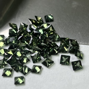 Haute qualité, résistance aux hautes températures, coupe princesse 4x4mm # 152 pierres précieuses synthétiques en spinelle vert foncé - Product Image 5