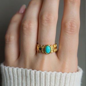 Bague en pierre naturelle en forme de flèche, plaquée or 18 carats, sertie de pierres, design géométrique, bijoux unisexe, cadeau - Product Image 1