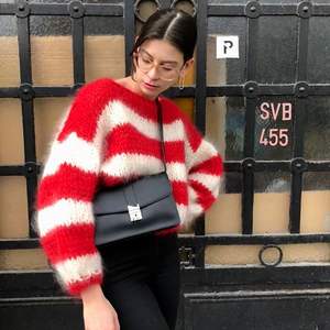 بلوفر مخطط مريح للسيدات من الصوف المحبوك باليد بسعر الجملة - Product Image 2