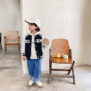 Gabardina Coreana de Otoño <span class=keywords><strong>para</strong></span> Niños y Niñas, Unisex, con Parche de Letras de Chenilla Estilo Hip Hop Americano, Manga Raglán en Contraste y Botones a Presión en el Cuello - Product Image 2