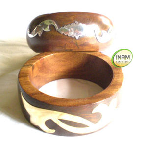 Brazaletes de madera hechos a mano hermosos y de diseñador de calidad superior con trabajo de incrustaciones de latón Recién llegado - Product Image 1