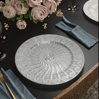 Élégant et moderne, tapis de charge rond en plastique PP durable de 33 cm avec motif botanique personnalisé, style luxueux pour mariages et cérémonies