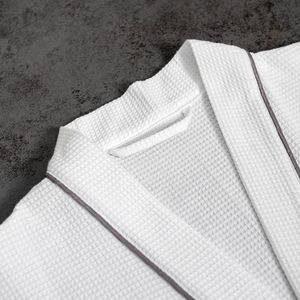 Kustom jubah mandi wafel standar Hotel bordir kualitas tinggi dengan Logo lembut dan hangat katun putih jubah mandi wafel - Product Image 3