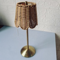 Lampe de table d'hôtel en rotin synthétique, rechargeable, à intensité variable, avec commande tactile LED, abat-jour en rotin, alimentée par batterie pour la maison