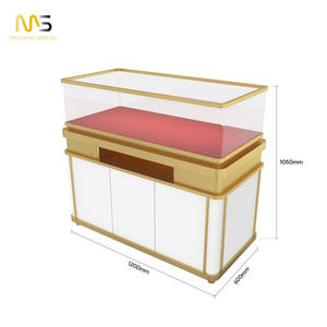 Nuevo escaparate de joyería de vidrio con soporte de exhibición dorado y bloqueo de características de luz LED para estuches - Product Image 4