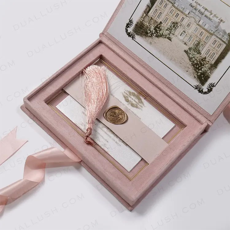 Kotak Undangan Pernikahan beludru kertas merah muda untuk Undangan Pernikahan kotak kertas bentuk buku beludru dengan Strip sutra