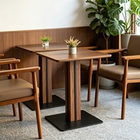 Tables et chaises en bois de style médiéval pour les restaurants de barbecue, de nouilles, de thé au lait, de desserts, de soupes sucrées - Ensembles de restaurants personnalisables