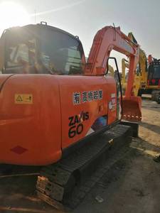 Excavatrice d'occasion Hitachi ZX60 d'origine japonaise, 6 tonnes, 0,22 m, faible nombre d'heures de travail, petite pelle sur chenilles pour la construction - Product Image 2