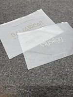 Sacs à fermeture éclair en plastique mat givré imprimés sur mesure de haute qualité, emballage durable pour vêtements et articles vestimentaires