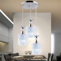 Lampes suspendues modernes simples pour restaurant nordique Télécommande à trois têtes Hauteur réglable pour couloir Salle à manger