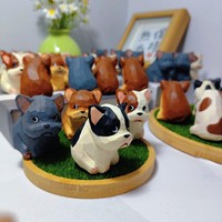 Petite figurine de chien sculptée en bois, adorable ornement de table, figurine artisanale, cadeau créatif, ornement animalier.