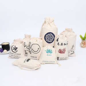 Sac en coton blanc à cordon de serrage, écologique, tendance et abordable, idéal pour le rangement - Product Image 3