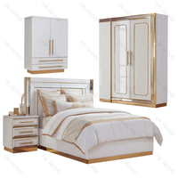 Ensemble de chambre à coucher au design moderne avec cadre en bois, rangement 2 tiroirs, lit king size à hauteur réglable, mobilier de luxe pour appartement et villa
