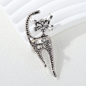 Broche de Aleación con Diseño de Gatito Retro y Adorno de Diamantes de Imitación, Estilo Europeo-Americano, Exquisito y Moderno - Product Image 6