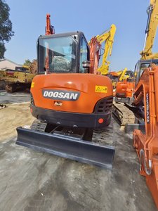 Moteur de boîte de vitesses d'excavatrice d'occasion Doosan DH60-7, puissance 39 kW, poids opérationnel 6 tonnes, prix bas, machine de construction, excellent état - Product Image 6