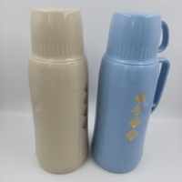 Bouteille isotherme en plastique à double paroi de 1,8 L grande capacité pour le bureau et la maison – Vente en gros