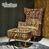 Fauteuil de luxe design avec ottoman, chaise de détente à dossier haut, pieds en métal doré, pour villa, hôtel, hall d'entrée, salon