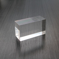 Bloc de présentation de cube en acrylique solide clair personnalisé HUISEN pour bijoux/diamant